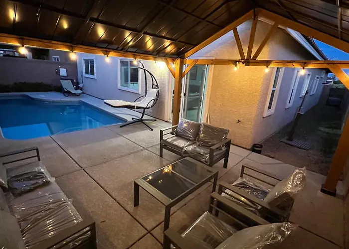 Family Friendly Contemporary House With Pool